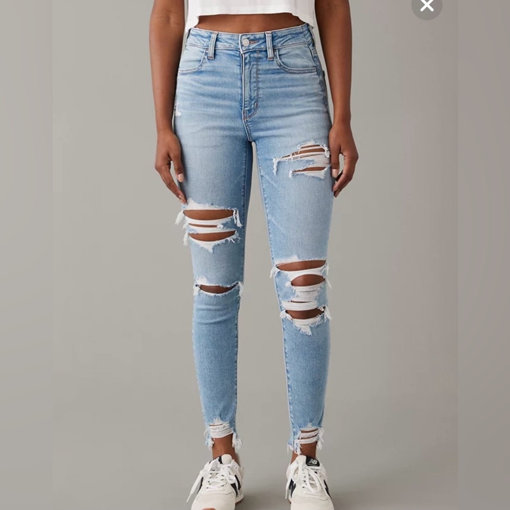 American Eagle - Distressed Dream Jean Jegging. Size 6